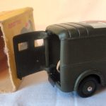 DINKY TOYS - ambulance militaire Renault-Carrier Réf 80F