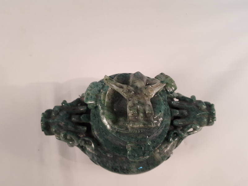 Chine - Magnifique brûle-parfum tripode en pierre dure verte