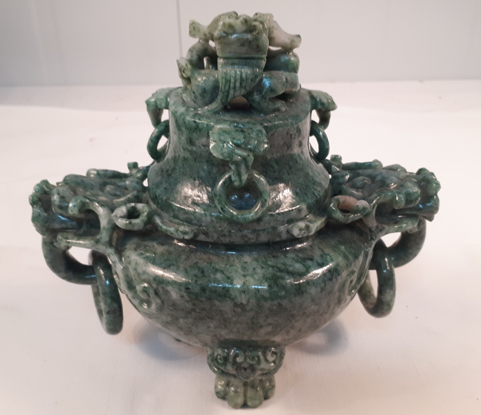Chine - Magnifique brûle-parfum tripode en pierre dure verte